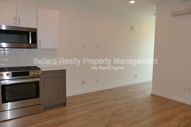 Building Photo - 1121 E Howell St