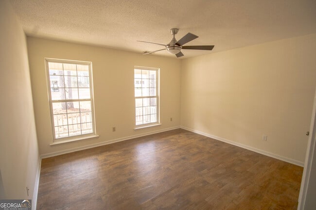 Building Photo - 607 N Kevin Ct