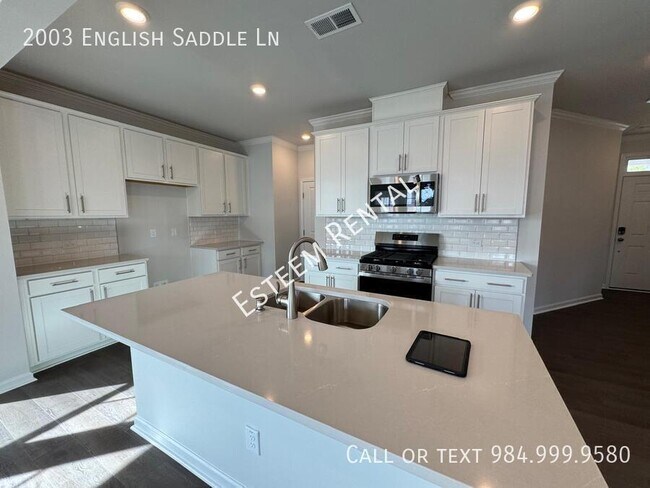 Building Photo - 2003 English Saddle Ln