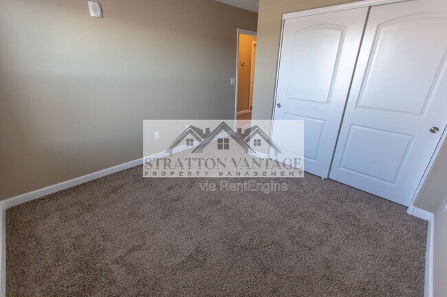 Building Photo - 240 W Juniper Ave