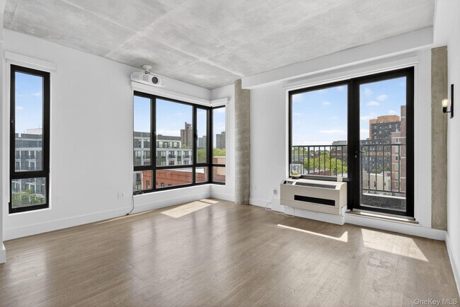 Building Photo - 225 E 138th St