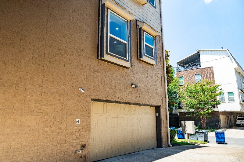 Building Photo - 5814 Bryan Pkwy