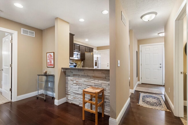 Building Photo - 2521 Pembrook Point
