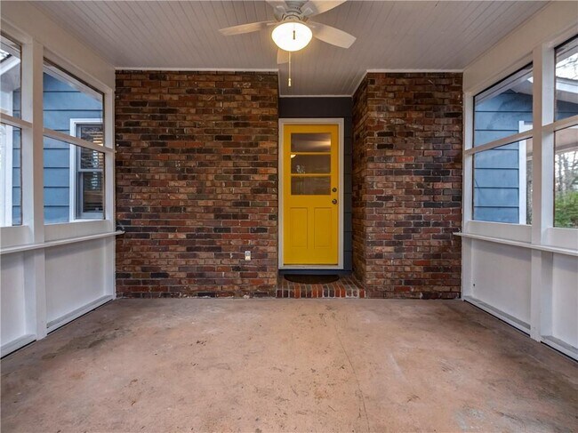 Building Photo - 4745 Hillside Dr