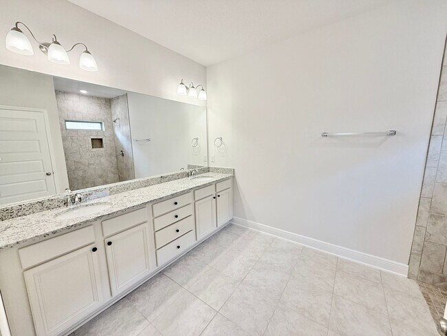 Building Photo - Spacious 4-Bedroom Home - Community Pool