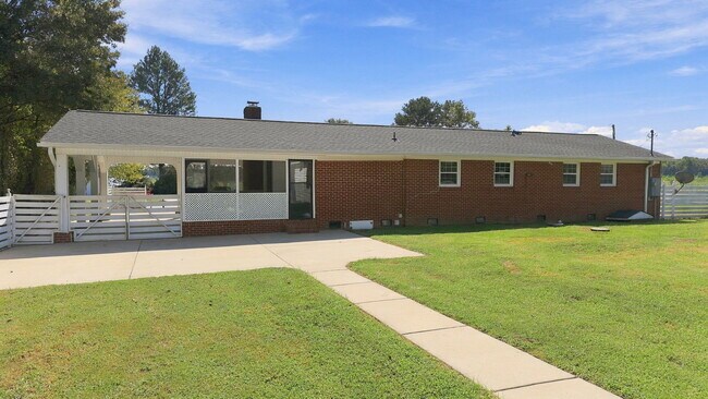 Building Photo - 695 Old Rte 22