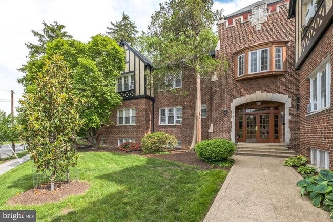 Building Photo - 208 Farragut St NW