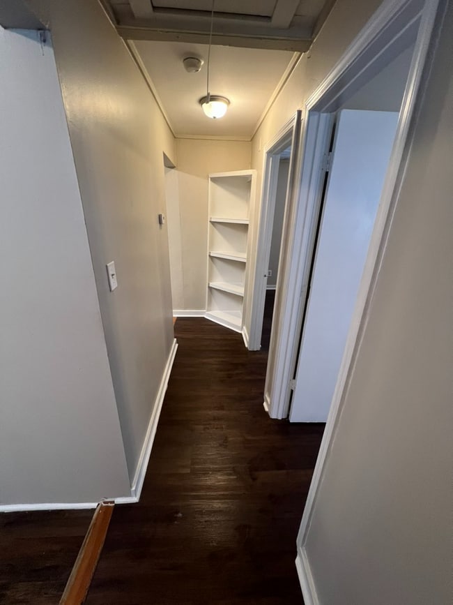 Building Photo - Move-in Special - 1/2 off first month's rent!