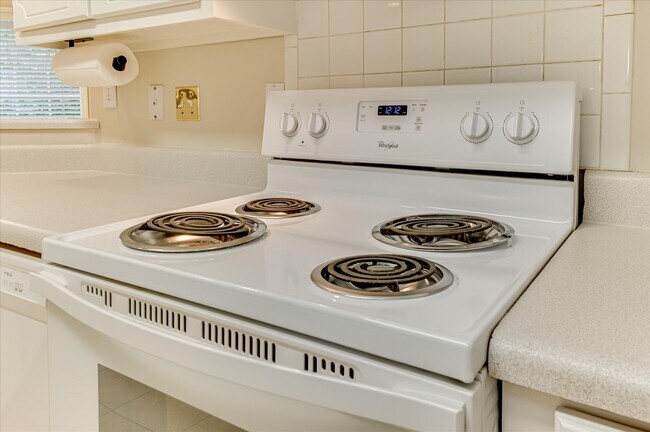 Building Photo - 2937 Hillcreek Dr
