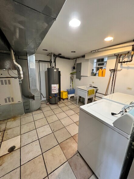 Laundry/Utility room - 1814 W Pershing Rd