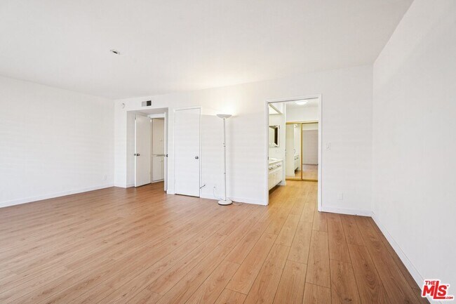 Building Photo - 13065 Mindanao Way