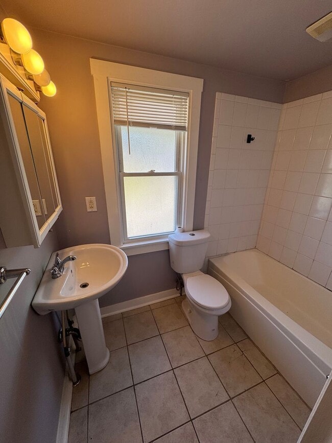 Building Photo - 249 Elwyn Ave