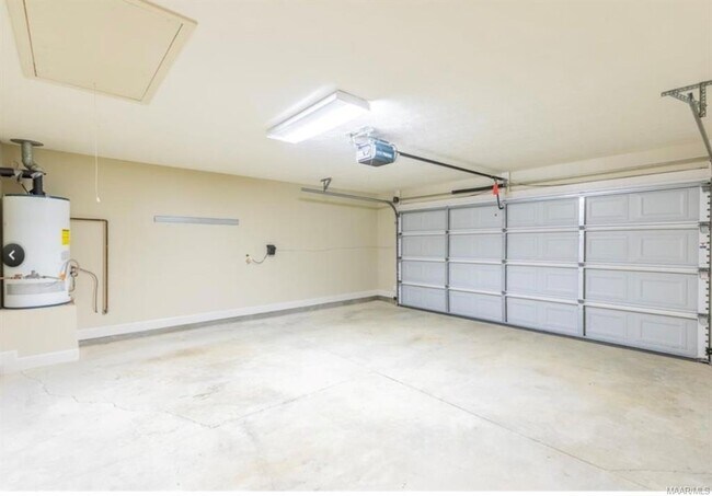 Building Photo - 701 Stoneybrooke Way