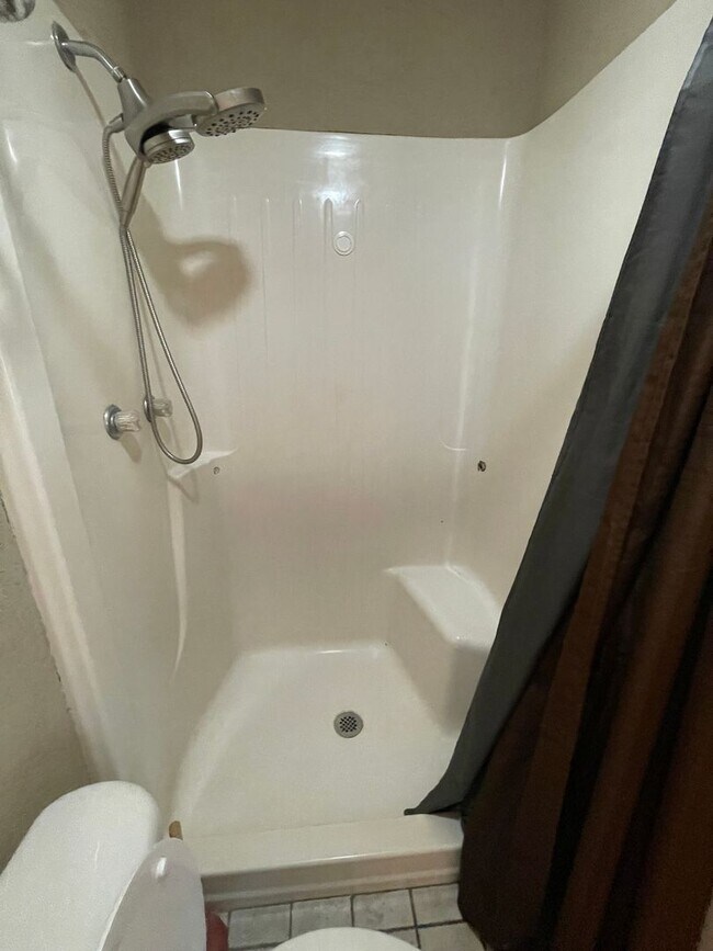 Building Photo - MOVE IN SPECIAL $250 OFF FIRST MONTH'S REN...