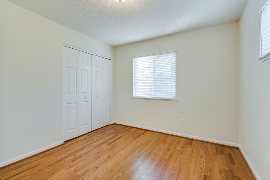 Building Photo - 4012 Oak St