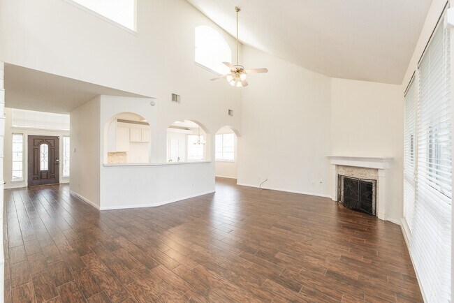 Building Photo - 910 Presley Way