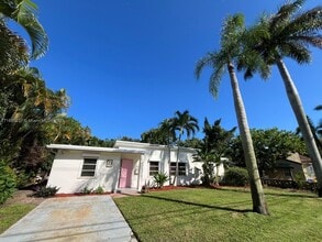Building Photo - 3220 Poinsettia Ave