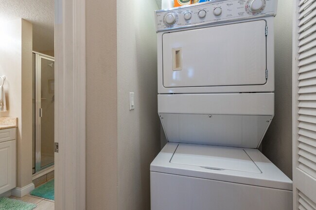 Building Photo - Stunning 8th-Floor Oceanview Condo – 3 Bed, 2.5 Bath