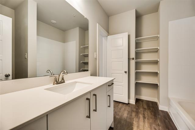Building Photo - 663 Wheatfield Dr