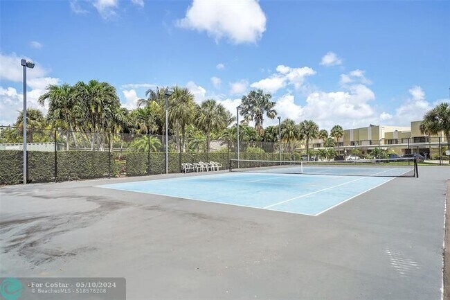 Building Photo - 1100 SE 5th Ct