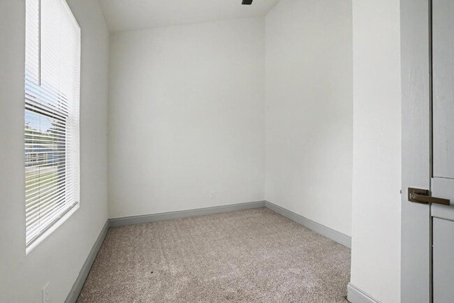 Building Photo - Beautifully Remodeled Home for Rent – Plenty of Space Inside & Out!