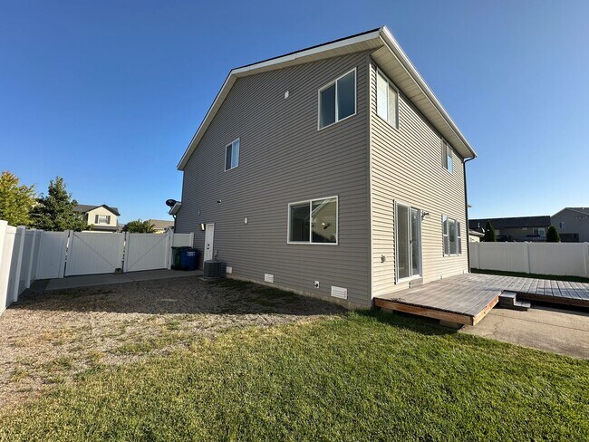 Building Photo - Fieldstone Home