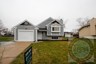 Building Photo - Spacious 4-bedroom, 3-bath home in Omaha