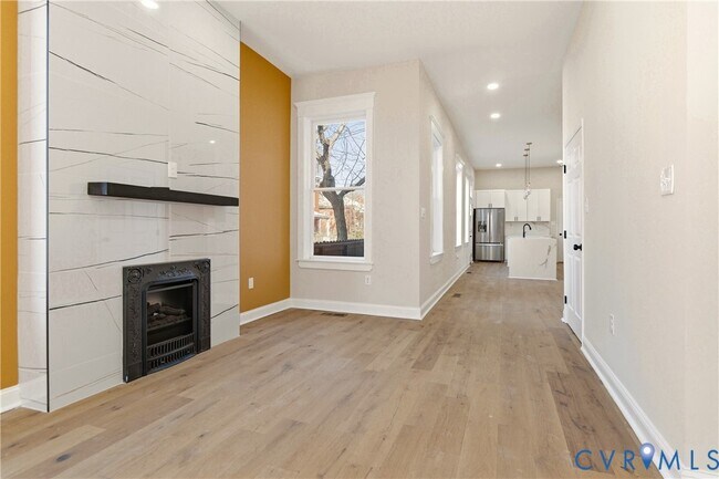 Building Photo - 316 W Clay St