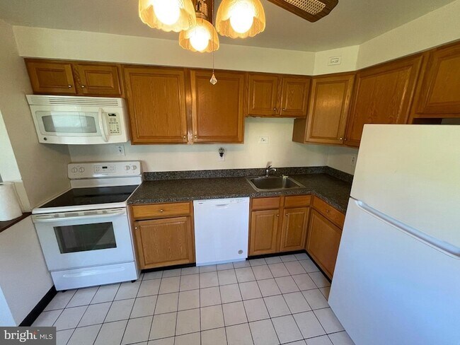 Building Photo - 624 Gayle Dr