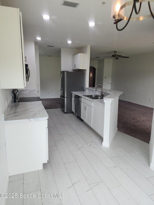 Building Photo - 3951 Playa Del Sol Dr