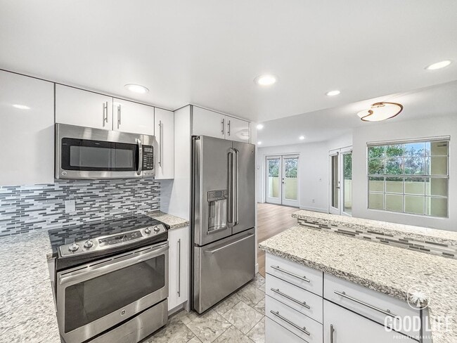 Building Photo - Charming 2BD/2BA Condo in Hillcrest W/ W/D...