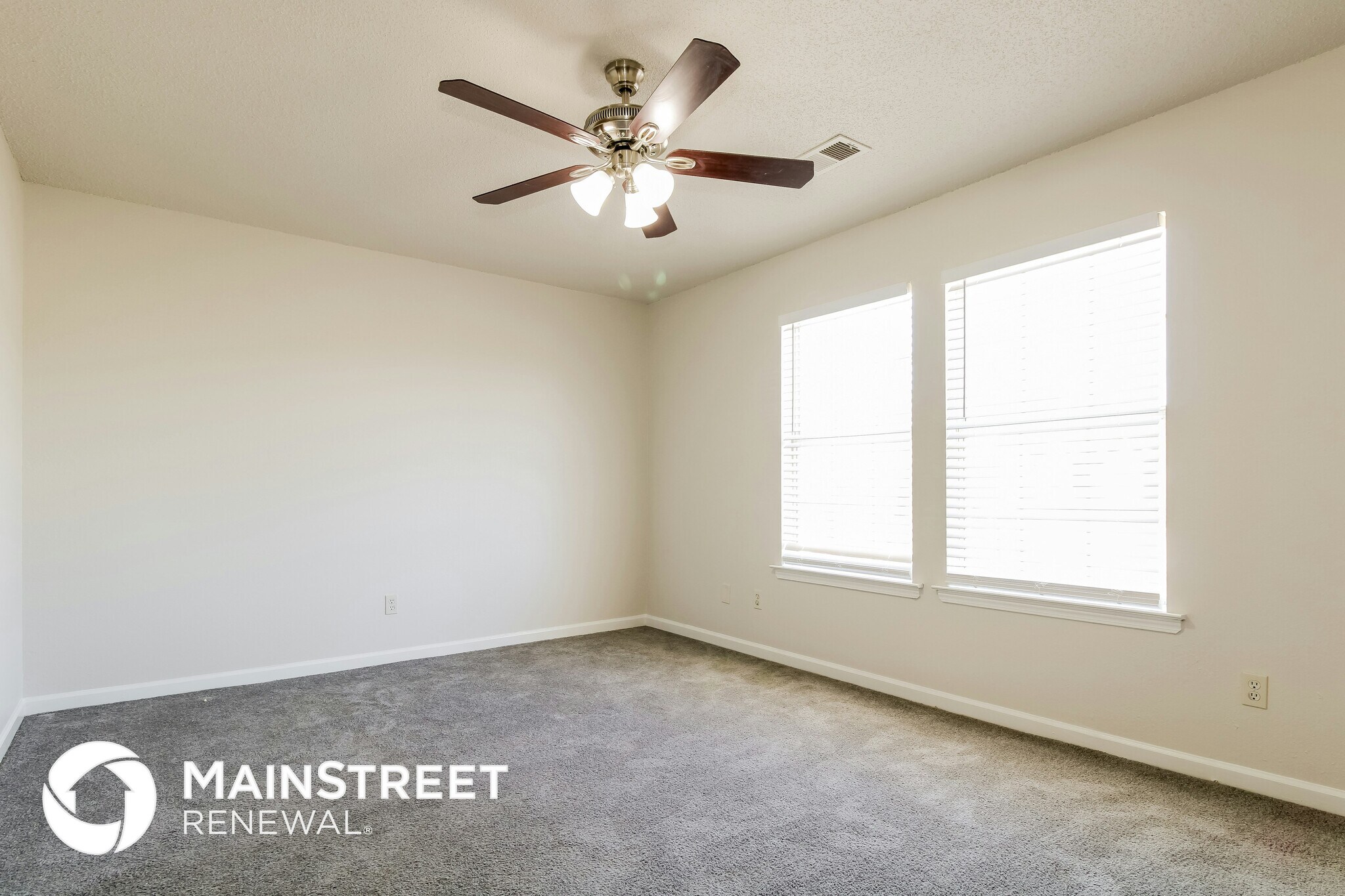 Building Photo - 4660 Royal View Dr