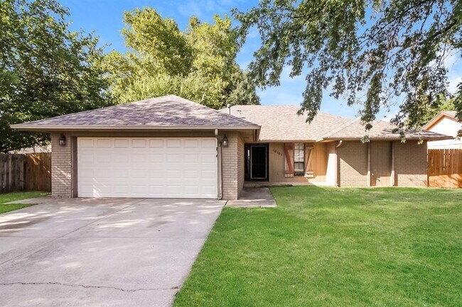 Primary Photo - 10101 Mamus Ln