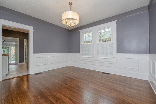 Building Photo - Beautiful 3-Bedroom, 2-Bath Bungalow with ...