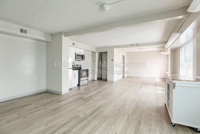 Building Photo - 7460 Graceland Dr