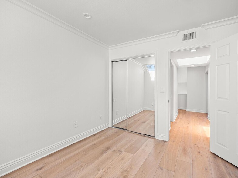 Building Photo - 501 Herondo St