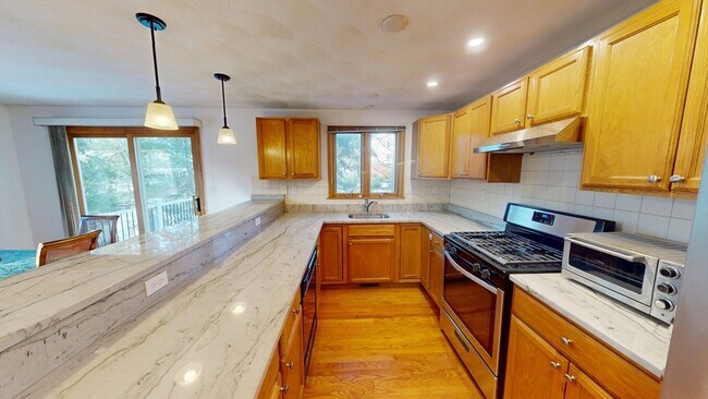 Building Photo - 95 Pleasant St