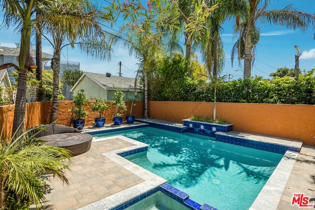 Building Photo - 224 Sunridge St