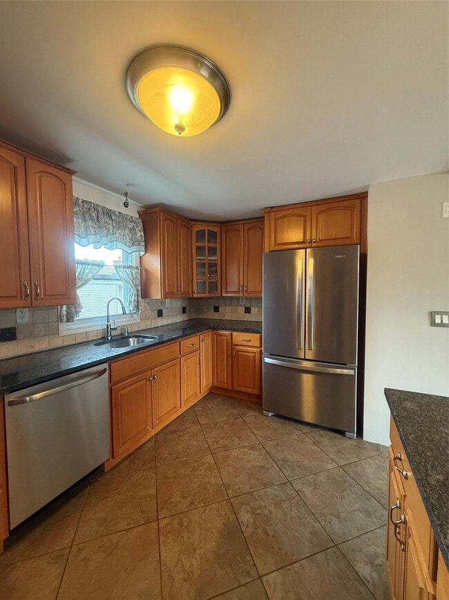 Building Photo - 2359 Bellmore Ave