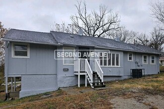 Building Photo - 3820 E 69 Terrace