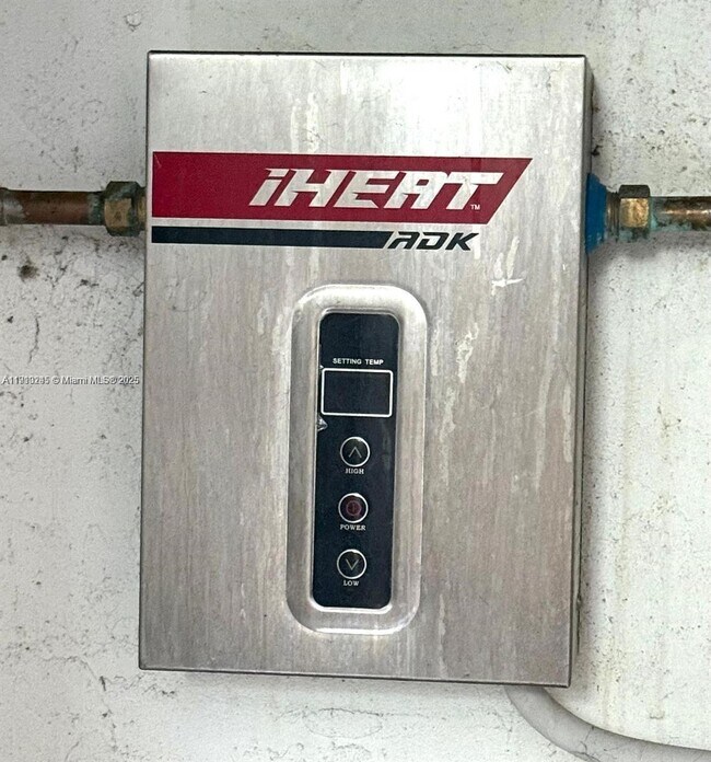 Building Photo - 1401 NE 191st St