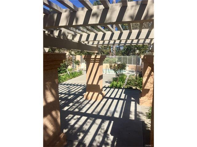 Building Photo - Cute & Private End Unit 3+2.5 Light & Brig...