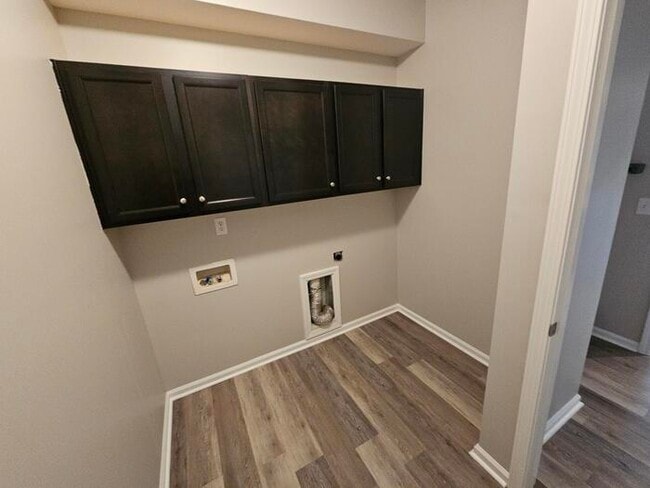 Building Photo - Chapin Home