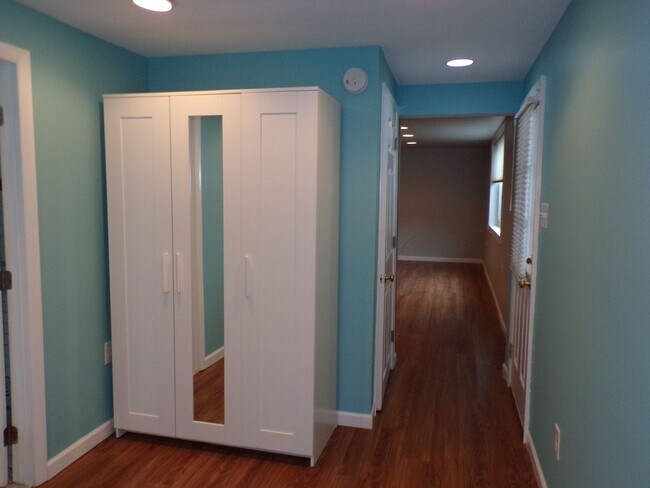 Building Photo - Beautiful Three Bedroom House in N Arlington; Dominion Hills