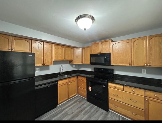 Building Photo - 3 Bedrooms Opportunity Area (BRHP/HCVP)