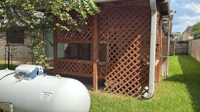 Building Photo - 8230 Amurwood Dr