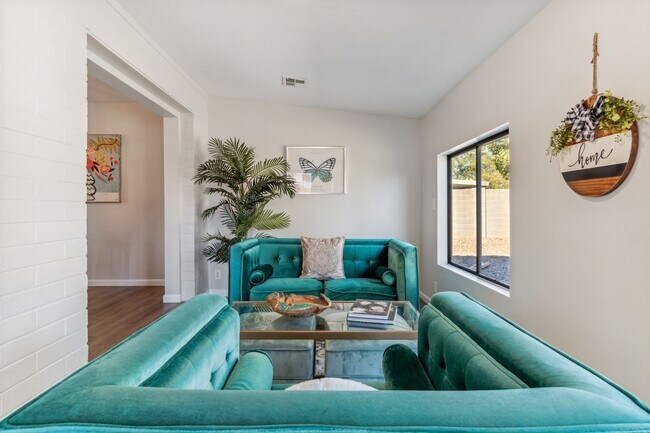 Building Photo - Updated Mesa Home w/ Community Pool/Spa & ...