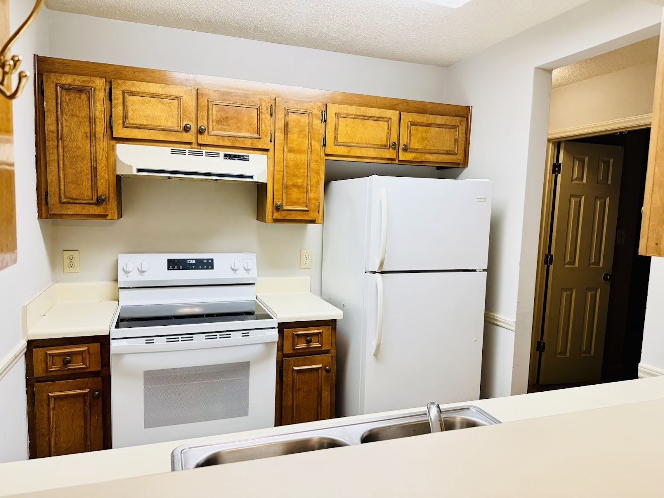 Kitchen - 600 Audubon Lake Dr