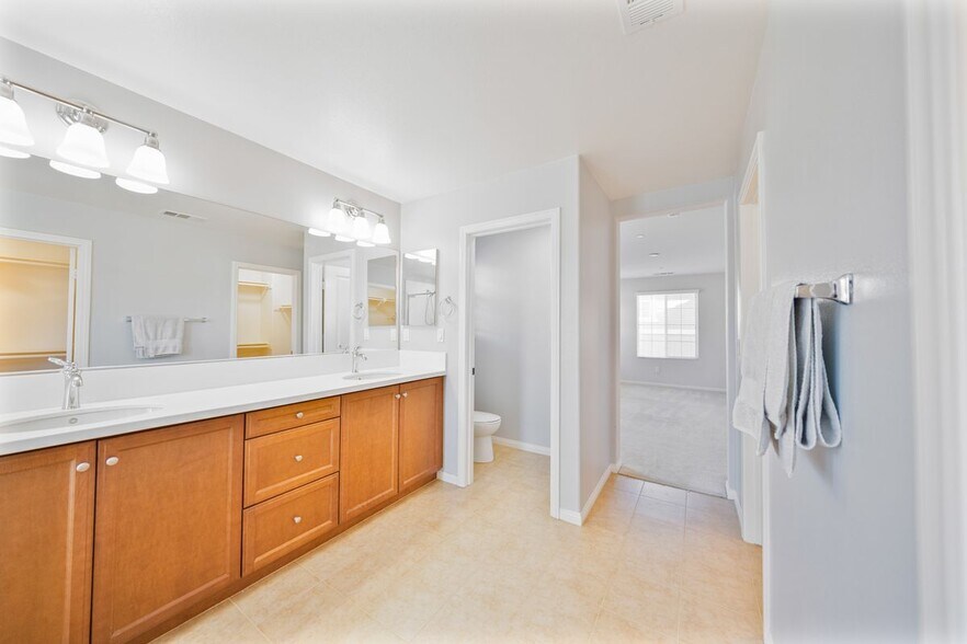 Building Photo - 372 Cardinal Ln