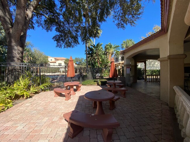 Building Photo - Immaculate 2 Bed 2 Bath Condo in Beautiful...